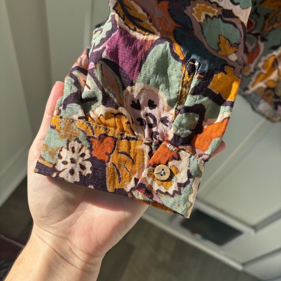 (3/$25) GILLI Boutique Vibrant Floral Long Sleeve Blouse Size L - Picture 2 of 5